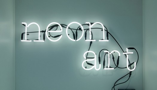 Neon Buchstaben als auffälliges Wohnaccessoire